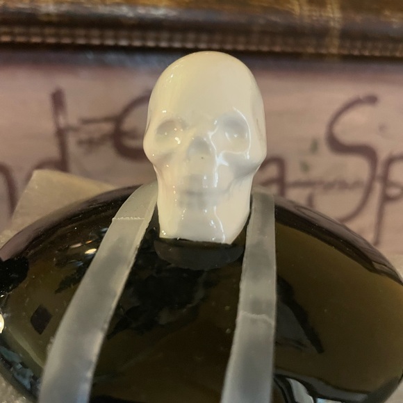 SPOOKY HOLLOW NWOT Halloween Skull Lidded Black & White Skeleton Hand Teapot - Picture 4 of 13